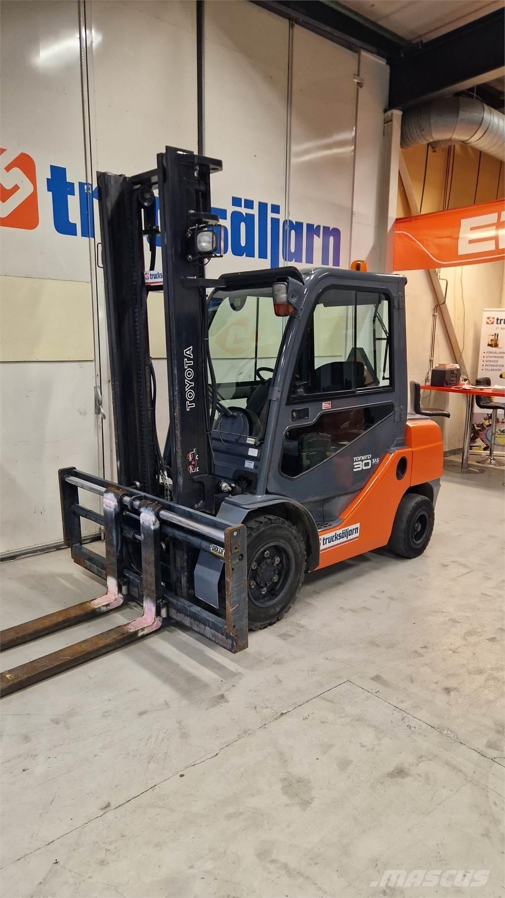 Toyota 8FDF30 Diesel gaffeltrucks