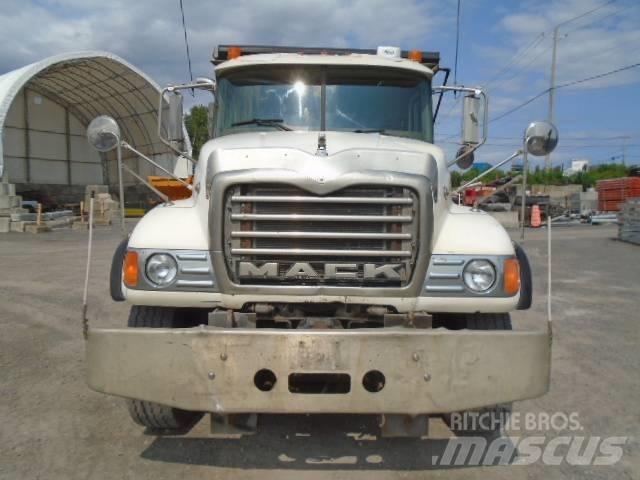 Mack CV 713 Lastbiler med tip
