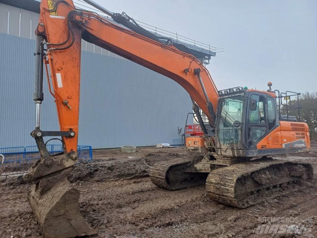 Doosan DX 225 LC-5 Gravemaskiner på larvebånd