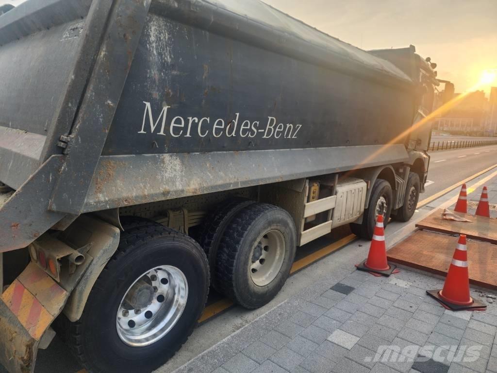 Mercedes-Benz 3951K Dumpere