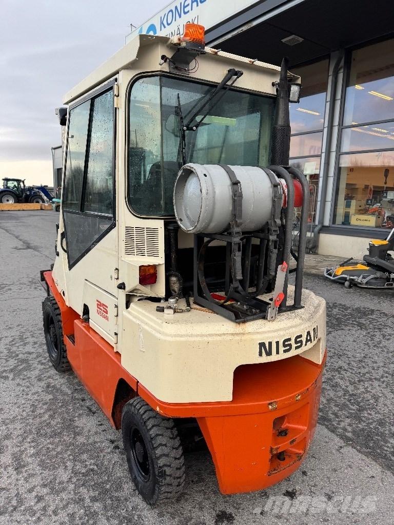 Nissan 25 LPG gaffeltrucks