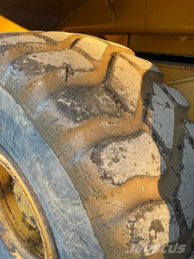 Bell B 30 E Terrængående lastbiler