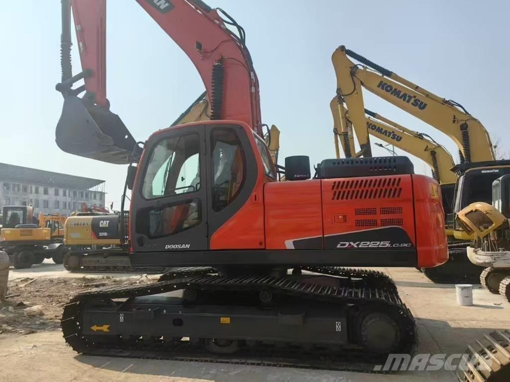 Doosan DX 225 LC Gravemaskiner på larvebånd