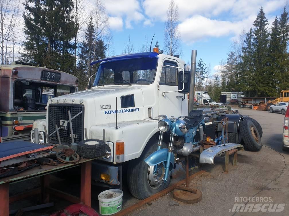 Volvo N7 4X2 Demonterbare/wirehejs lastbiler