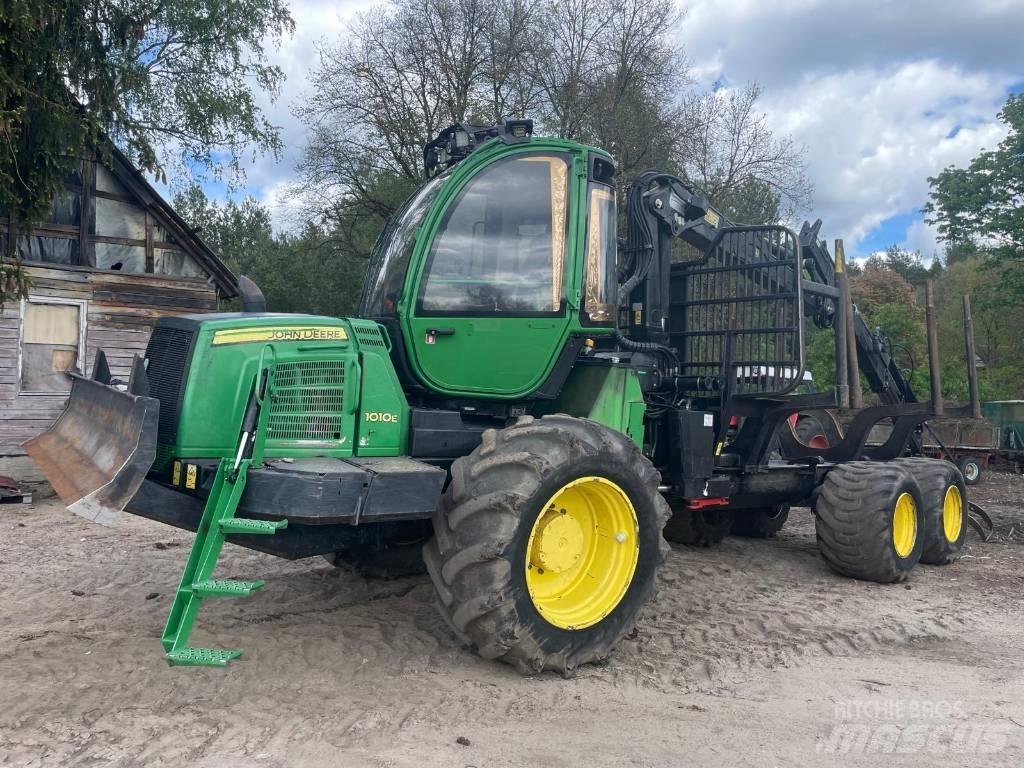 John Deere 1010 E Udkørselsmaskiner