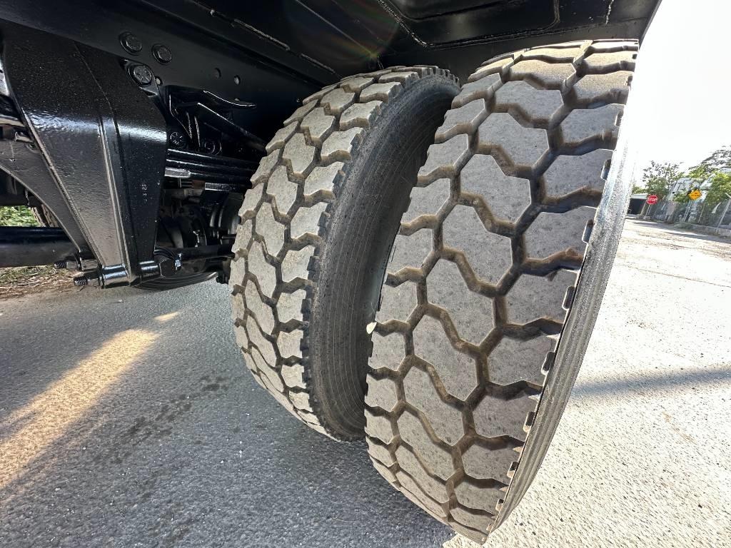 Freightliner 108 SD Slamsuger