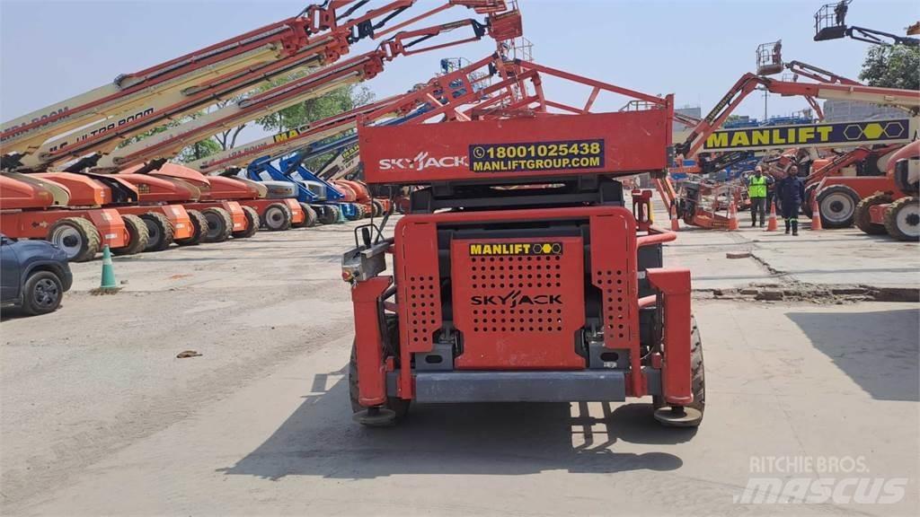 SkyJack 8841RT Saxlifte