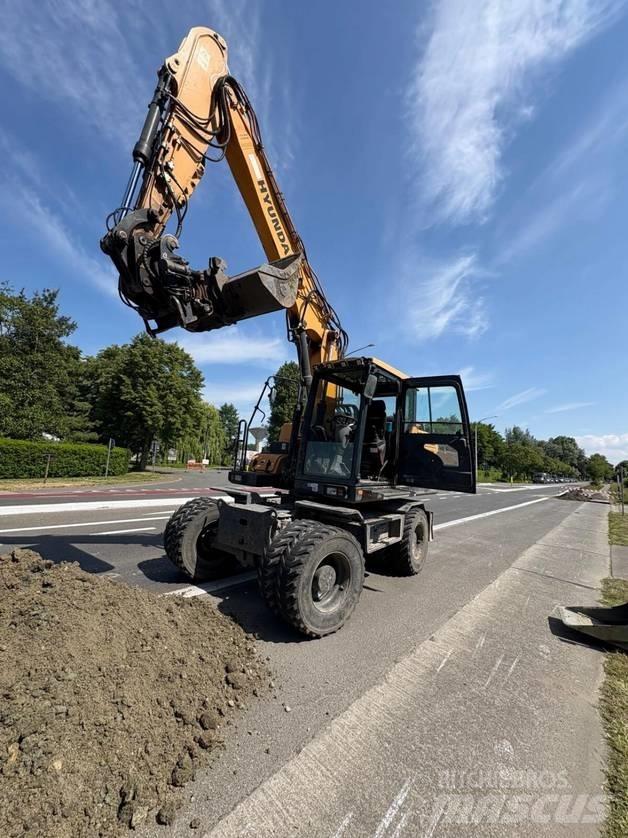 Hyundai HW 140 Gravemaskiner på hjul