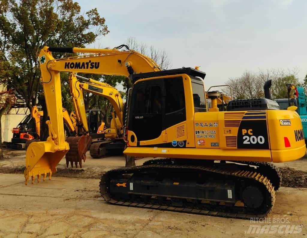 Komatsu PC200 Gravemaskiner på larvebånd