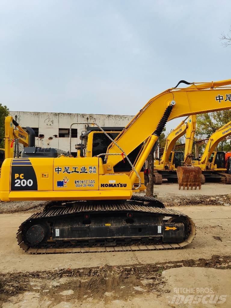 Komatsu PC200 Gravemaskiner på larvebånd