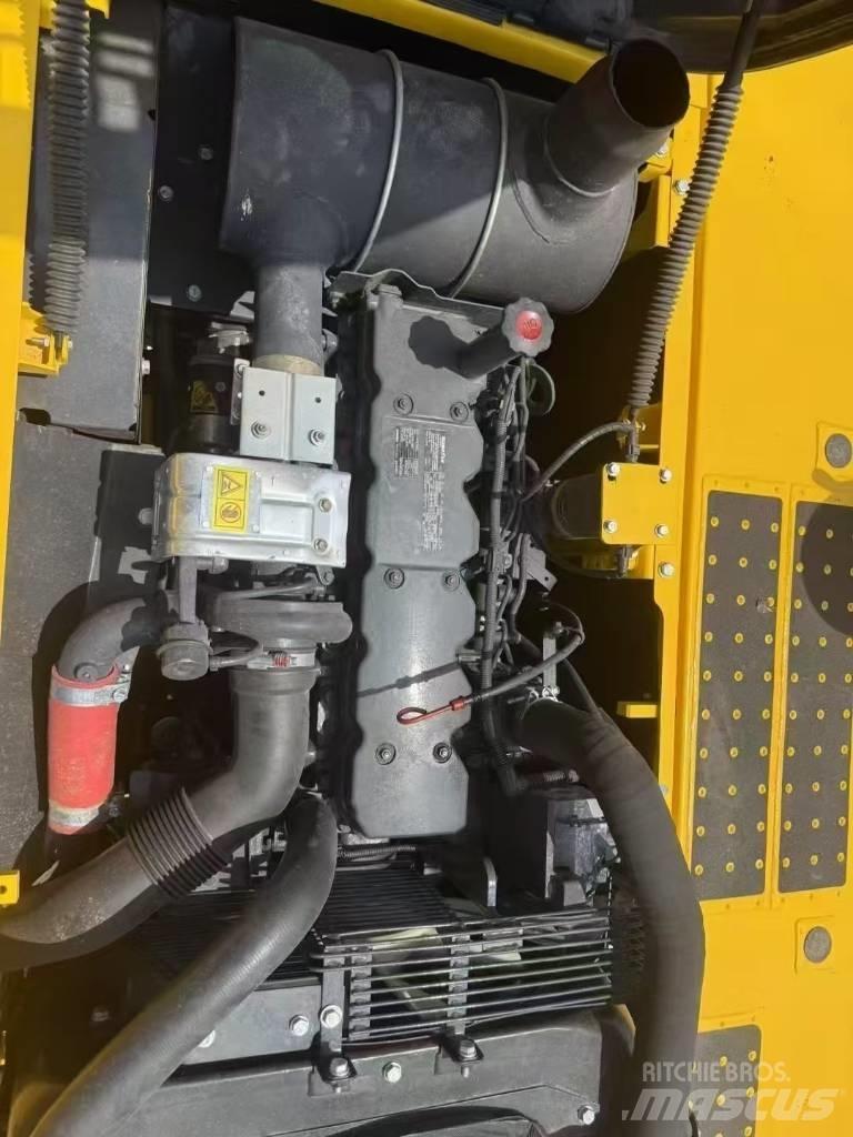Komatsu 220LC-8 Gravemaskiner på larvebånd