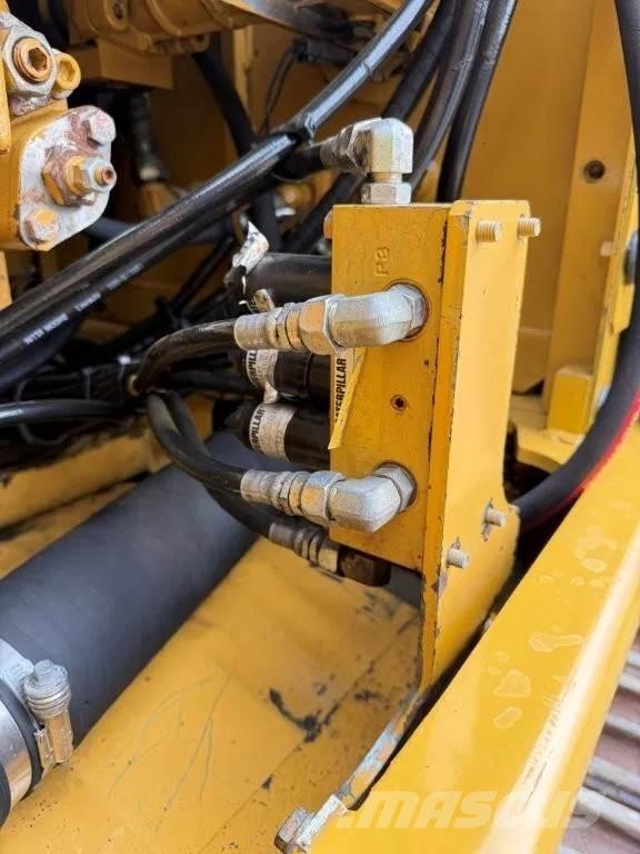 CAT 320DL Gravemaskiner på larvebånd