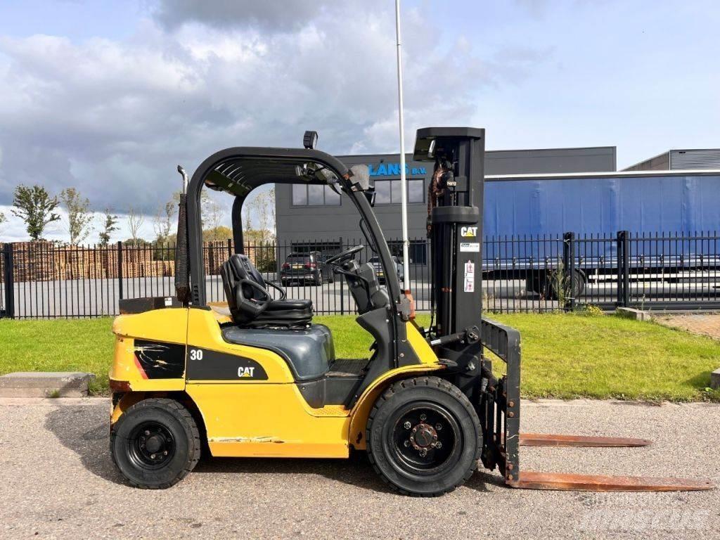 CAT DP30N Diesel gaffeltrucks