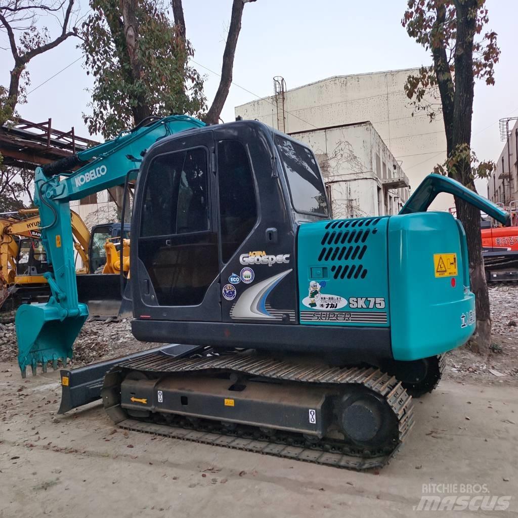 Kobelco SK75 Midi-gravemaskiner 7t - 12t