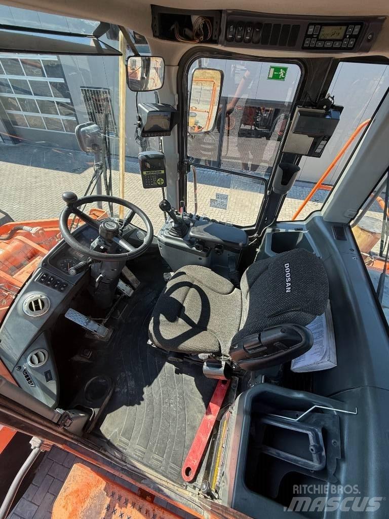 Doosan DL 300-3 Læssemaskiner på hjul