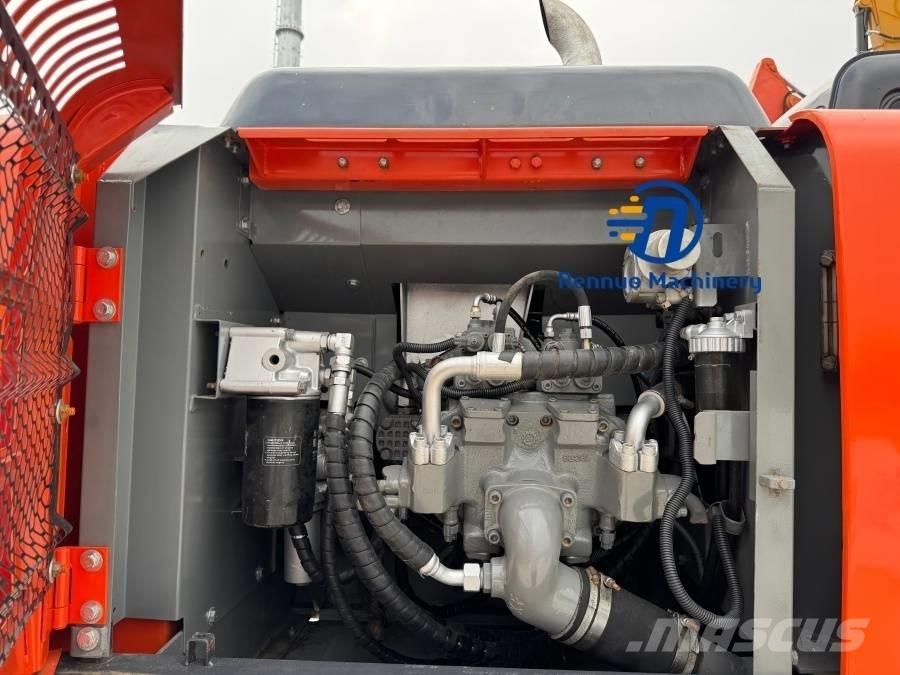 Hitachi ZX 240 Gravemaskiner på larvebånd