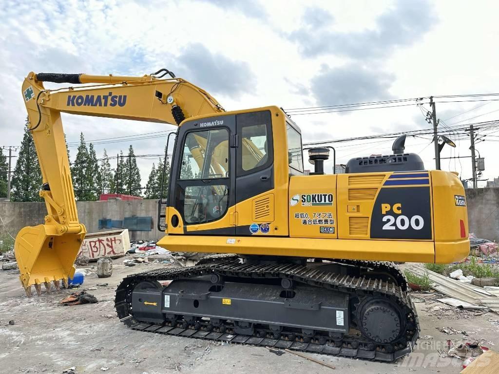Komatsu PC200-8 Gravemaskiner på larvebånd