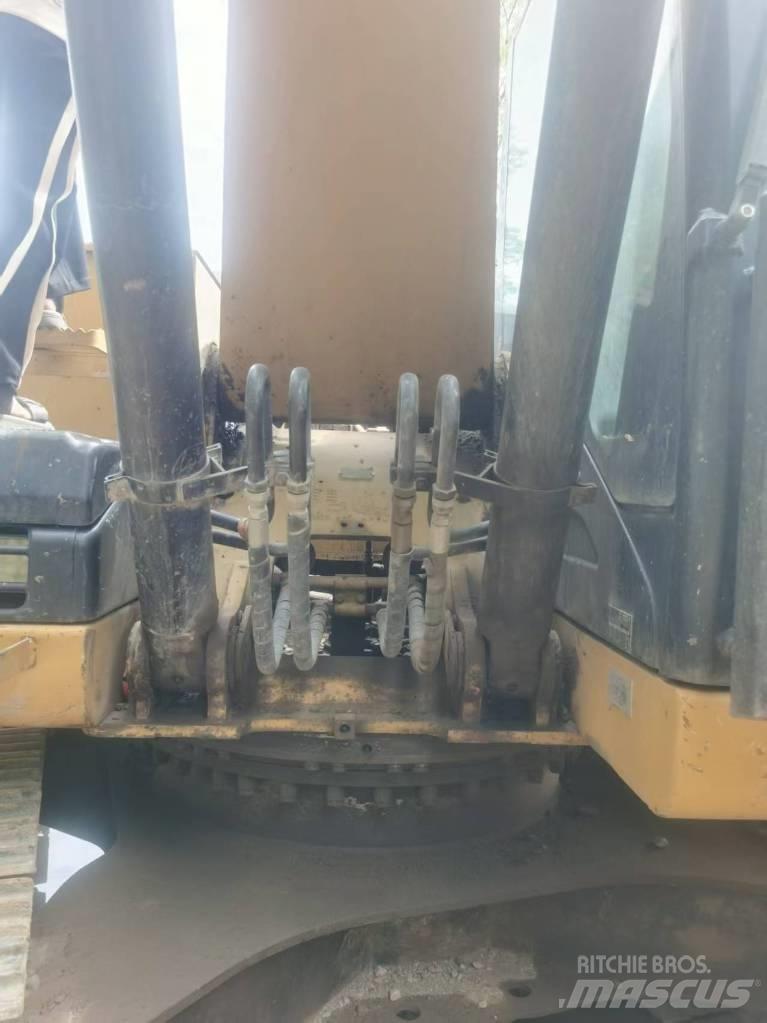 CAT 320 D2 Gravemaskiner på larvebånd