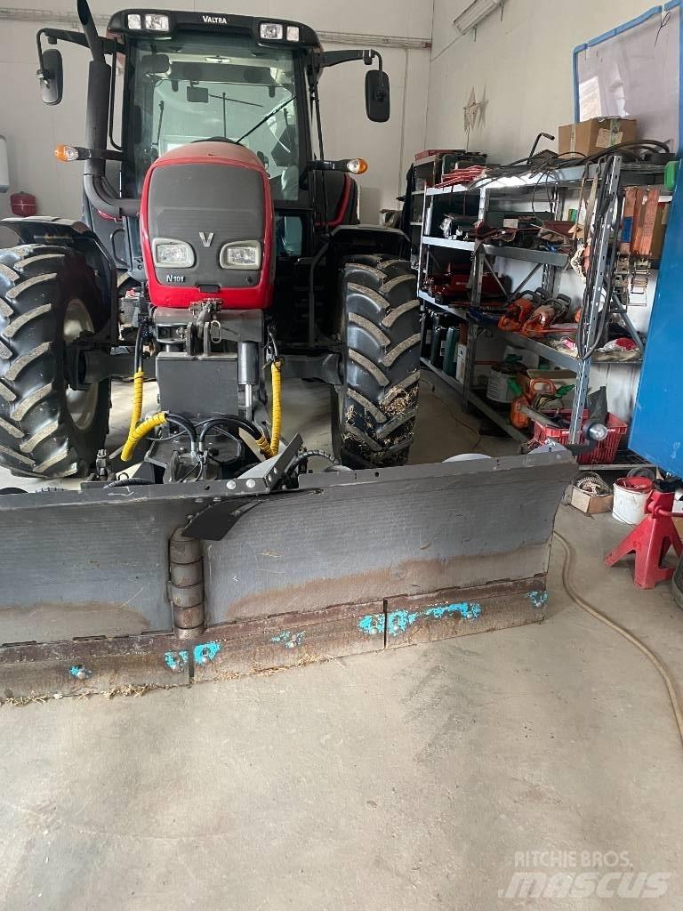 Valtra N 101 Traktorer