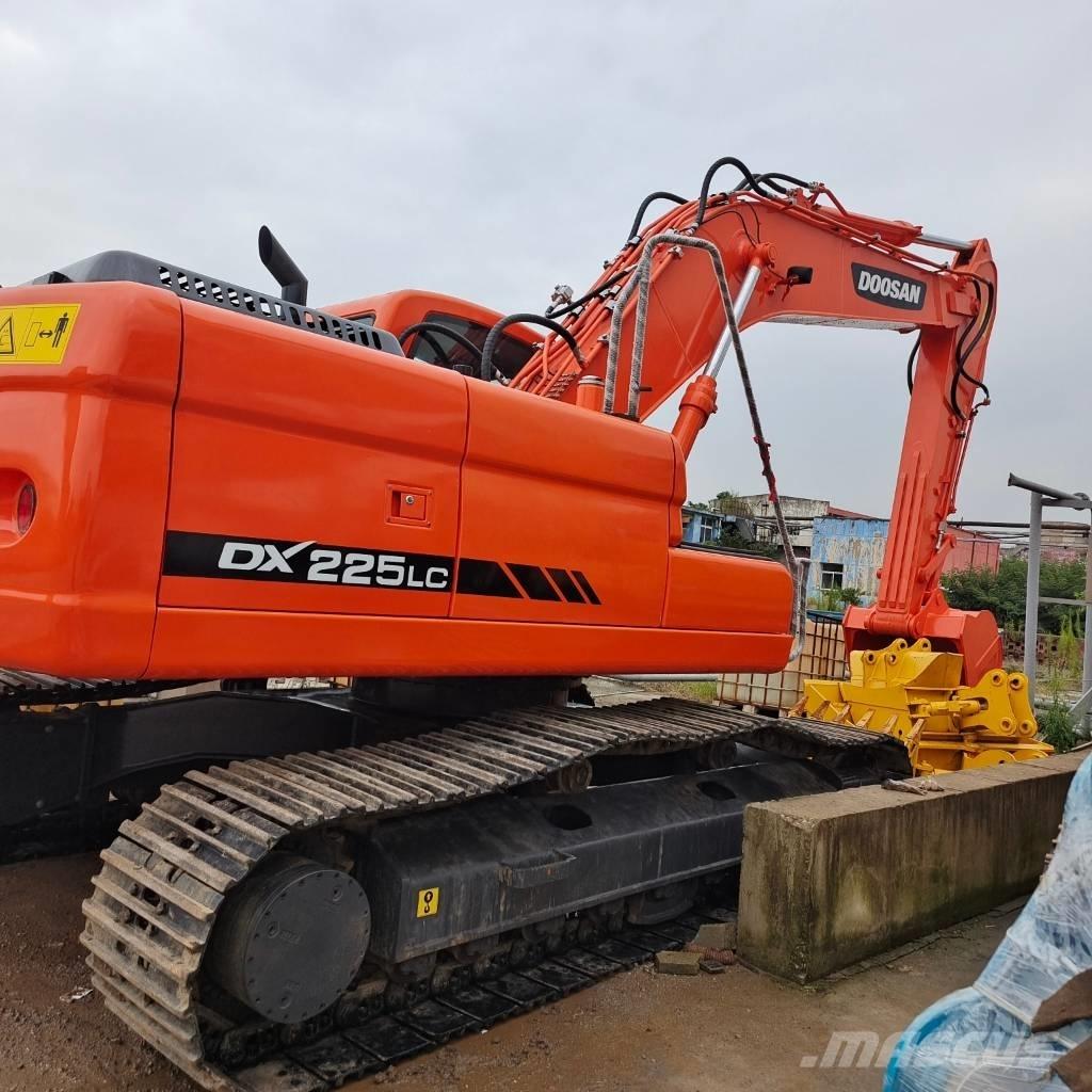 Doosan DX 225 Gravemaskiner på larvebånd