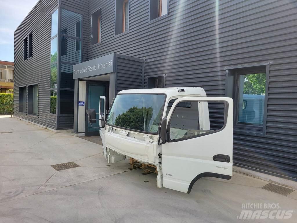 Mitsubishi Fuso "C" Kabiner og interiør