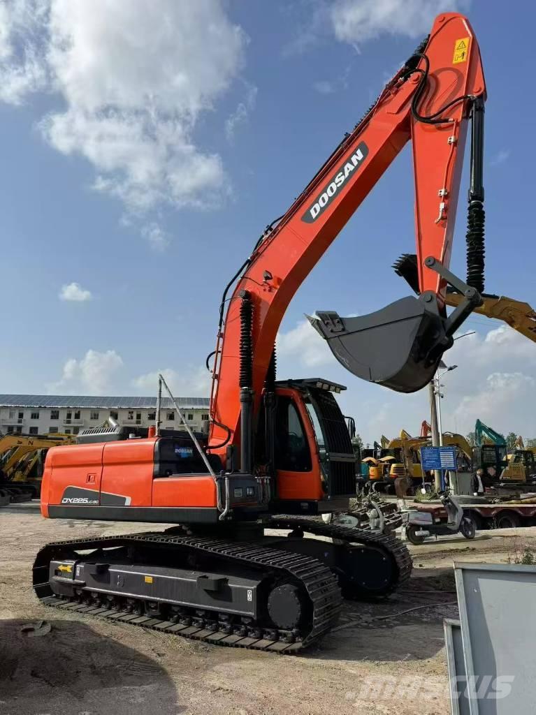 Doosan 225 LC-9C Gravemaskiner på larvebånd