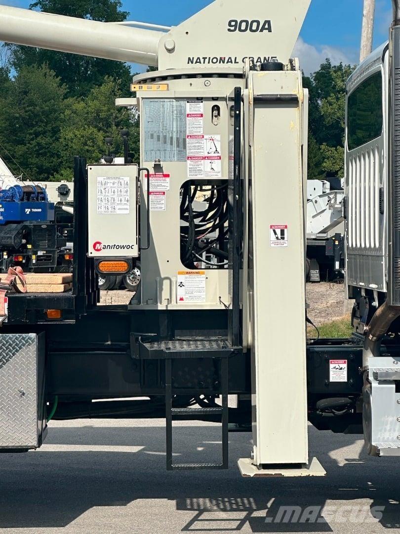 National 900A Lastbil med kran