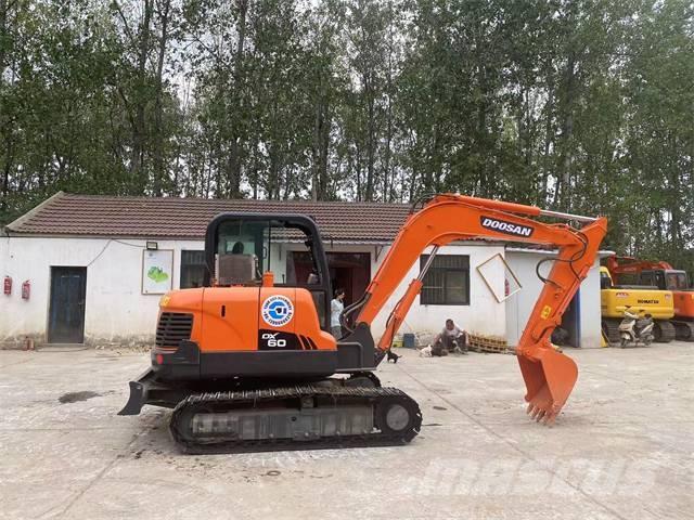 Doosan DX60 Gravemaskiner på larvebånd