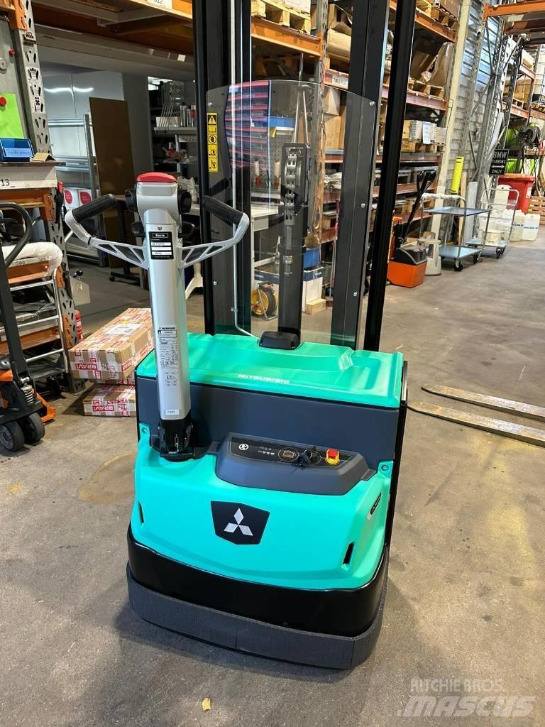 Mitsubishi SBP12N3 Gaffelstabler med gående fører