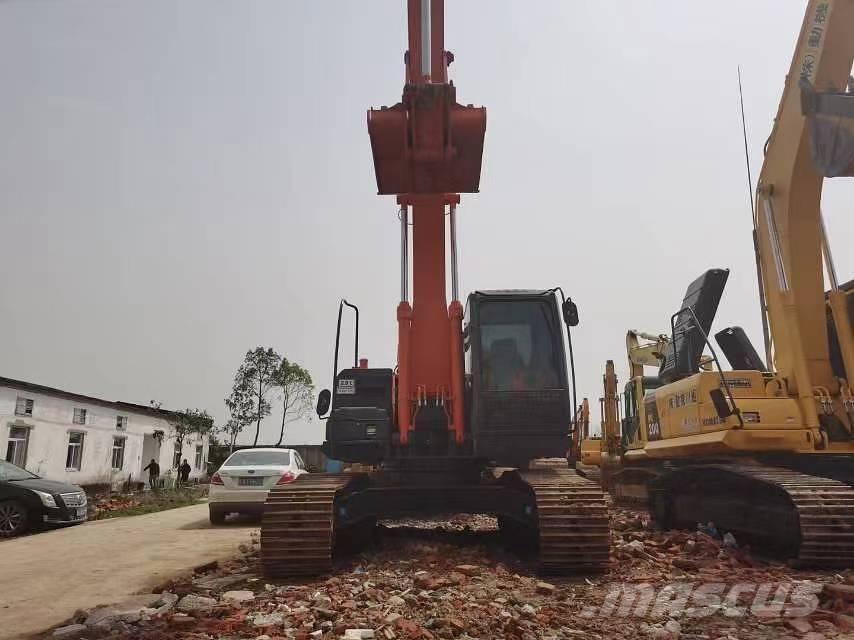 Hitachi ZX 210 Gravemaskiner på larvebånd