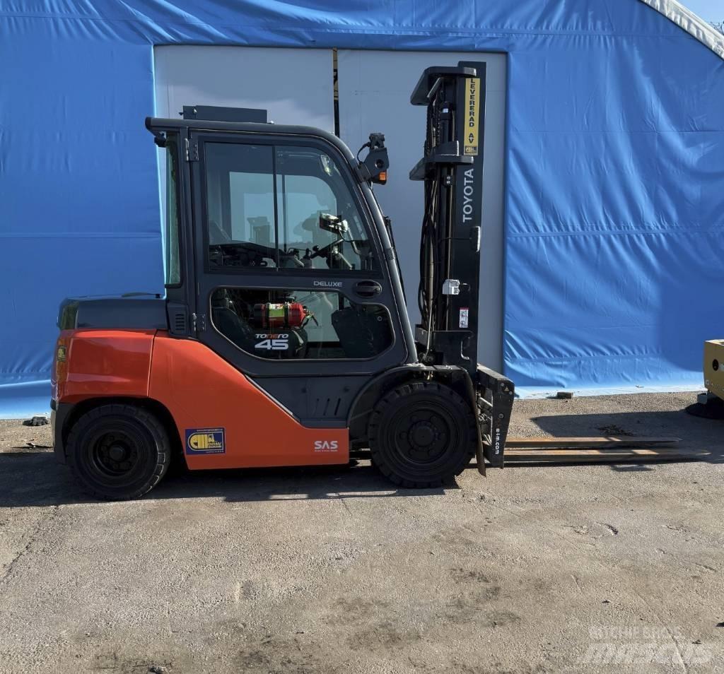 Toyota truck 8 FD40N Diesel gaffeltrucks