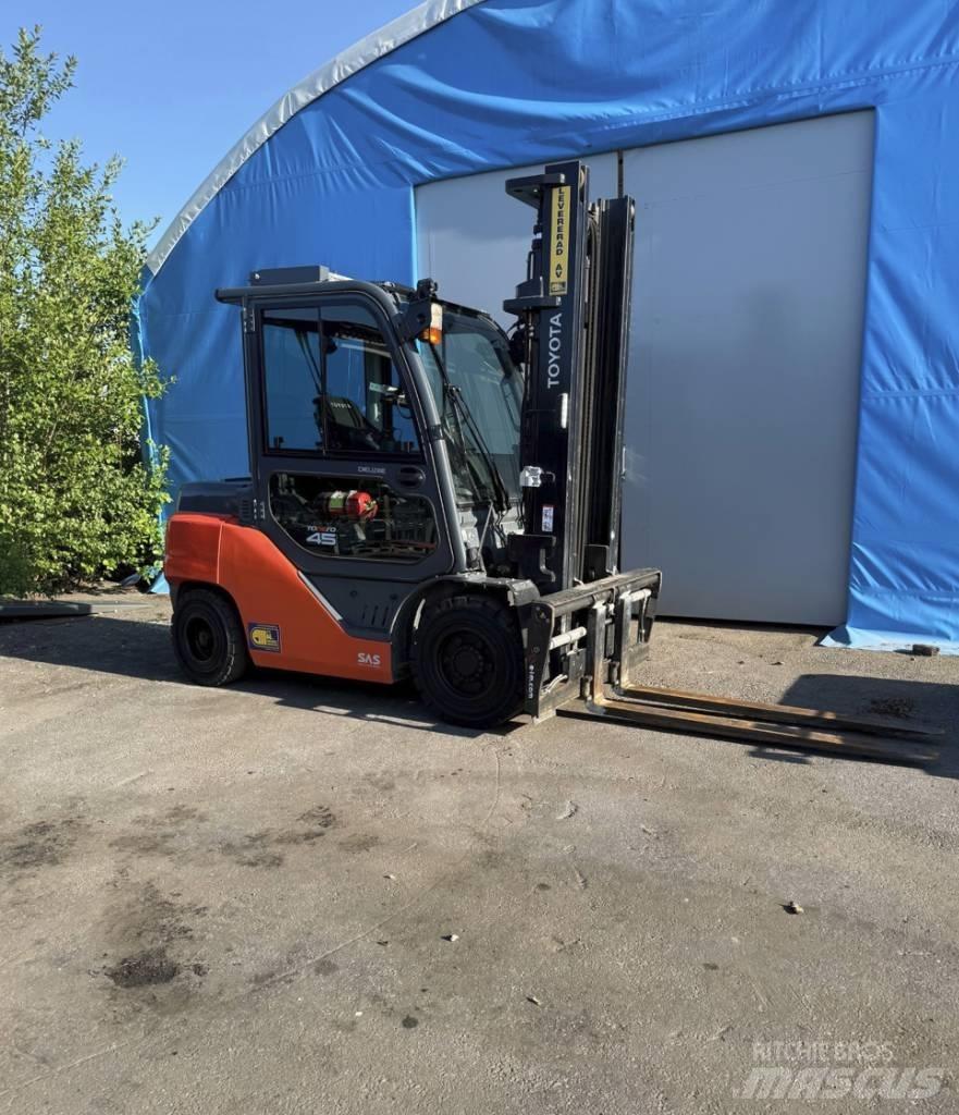 Toyota truck 8 FD40N Diesel gaffeltrucks