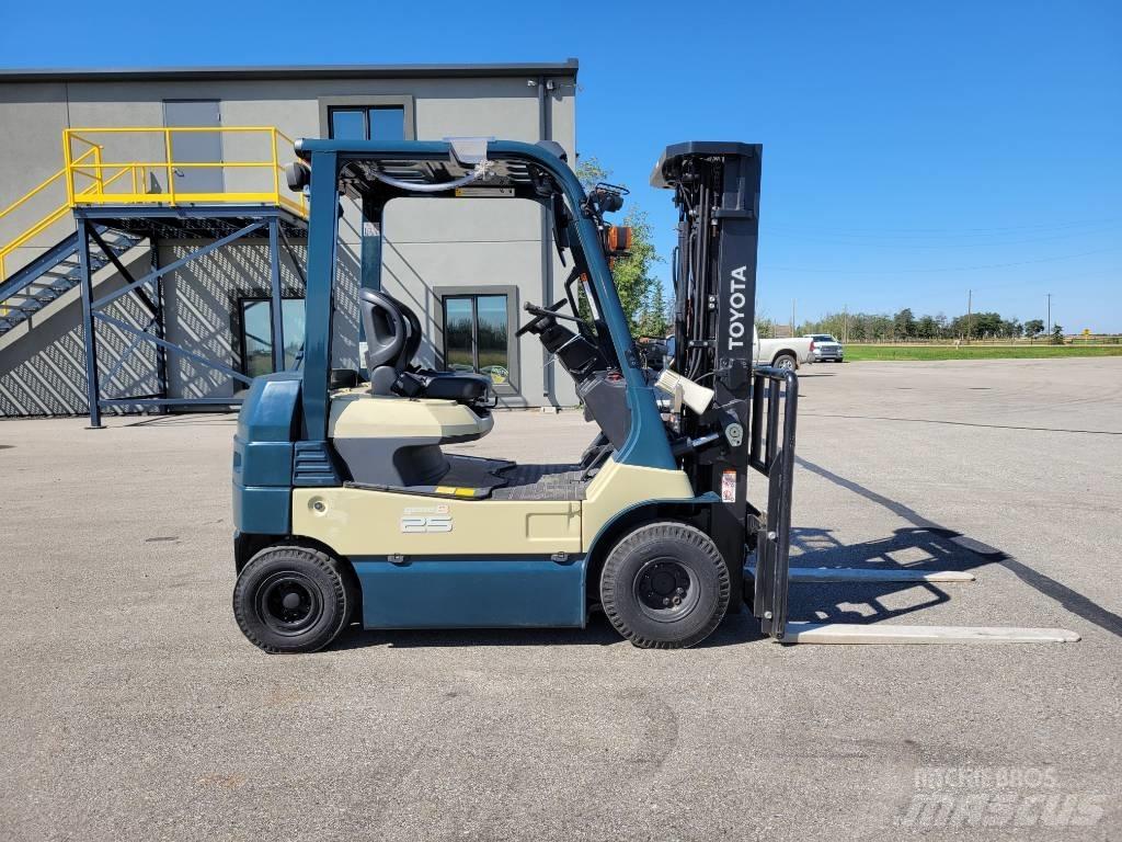 Toyota 8 FB 25 El gaffeltrucks