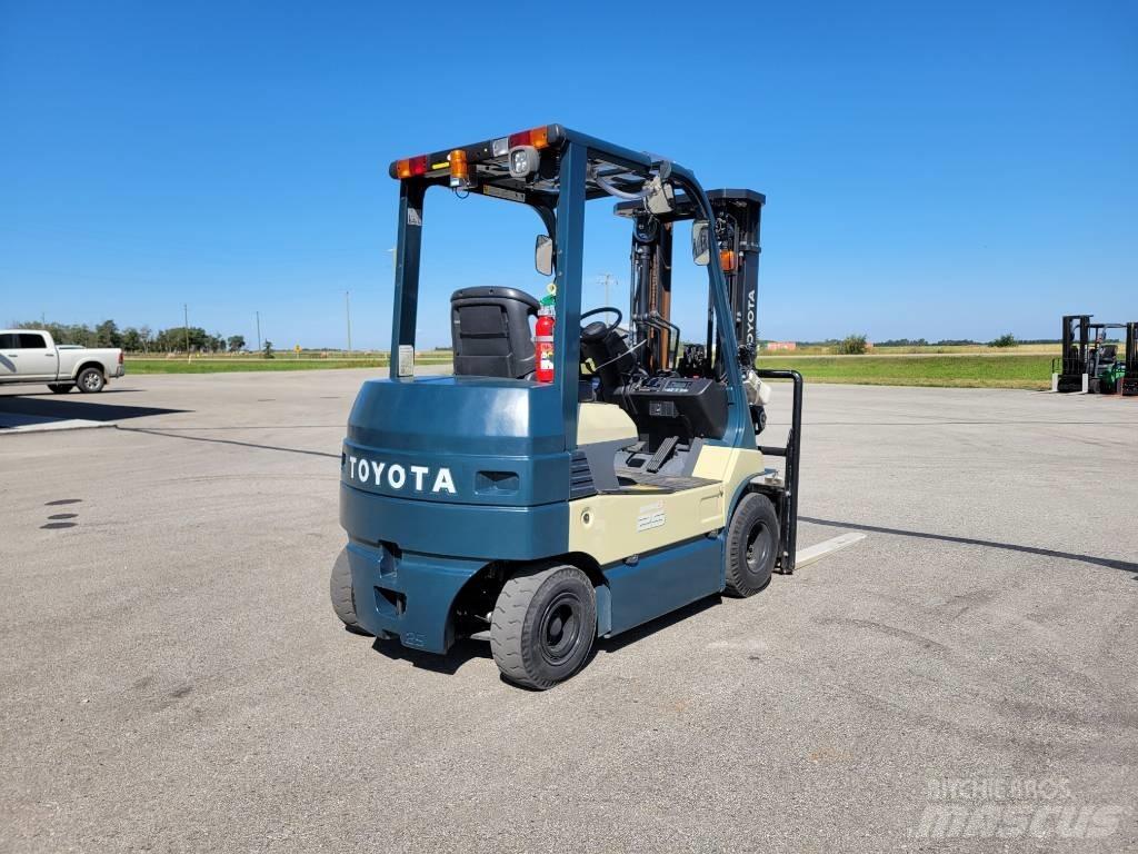 Toyota 8 FB 25 El gaffeltrucks