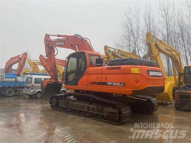 Doosan DX 300 Gravemaskiner på larvebånd
