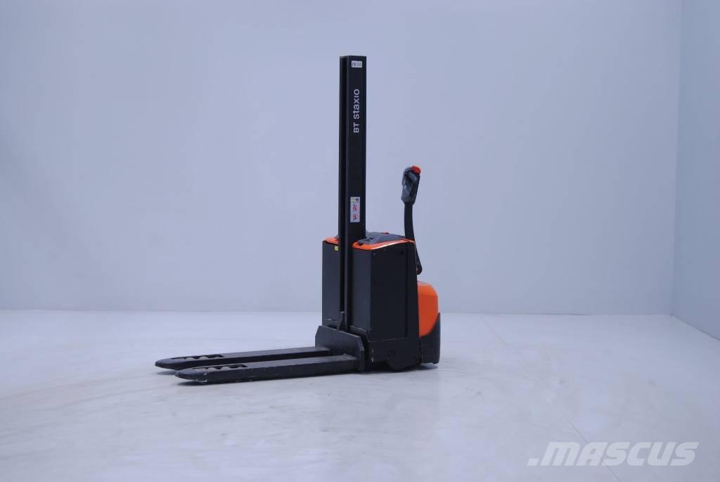 Toyota SWE080L Gaffelstabler med gående fører