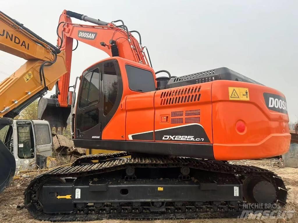 Doosan DX225LC-9C Gravemaskiner på larvebånd