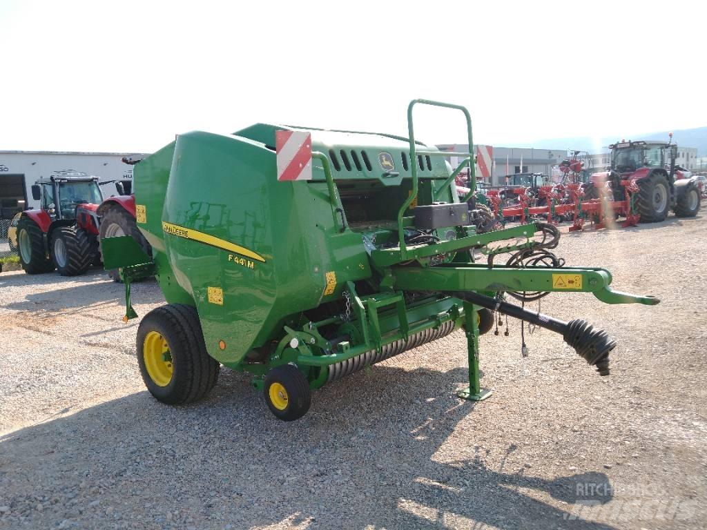 John Deere F441M Rundballe-pressere