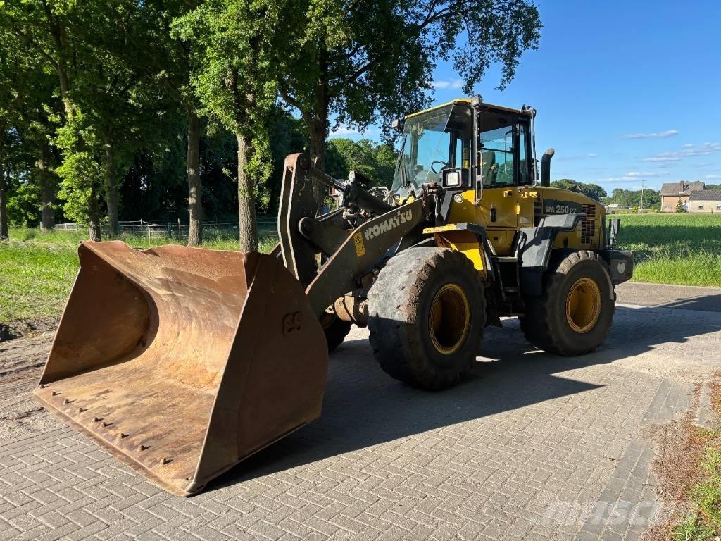 Komatsu WA250-6 Læssemaskiner på hjul