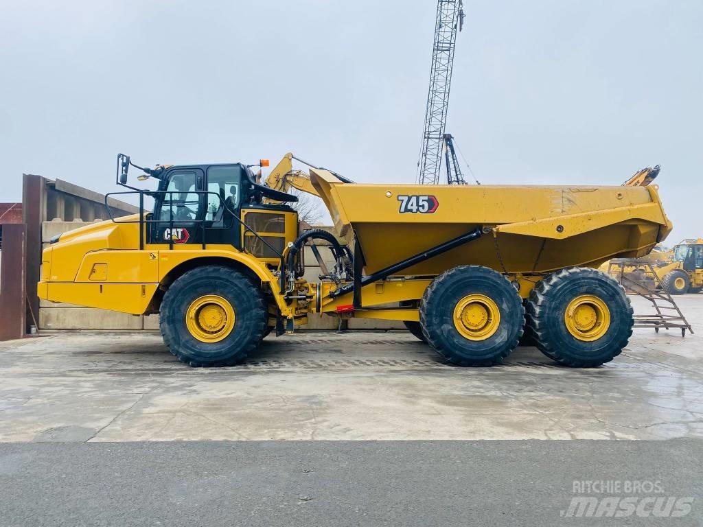 CAT 745 Terrængående lastbiler