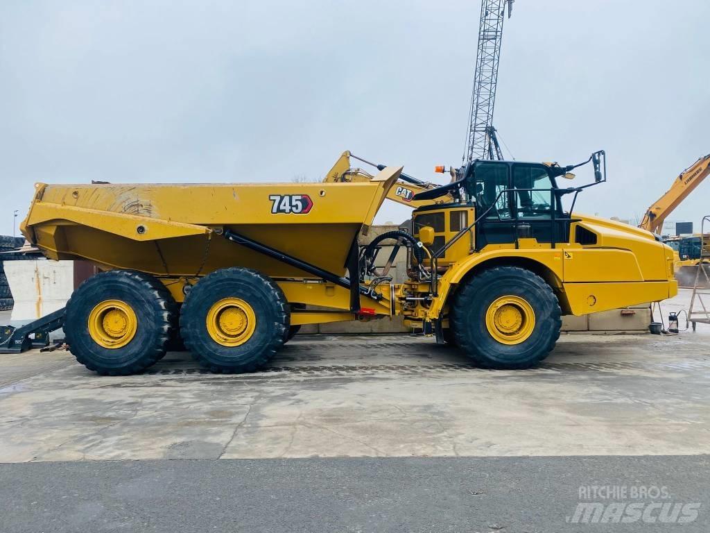 CAT 745 Terrængående lastbiler