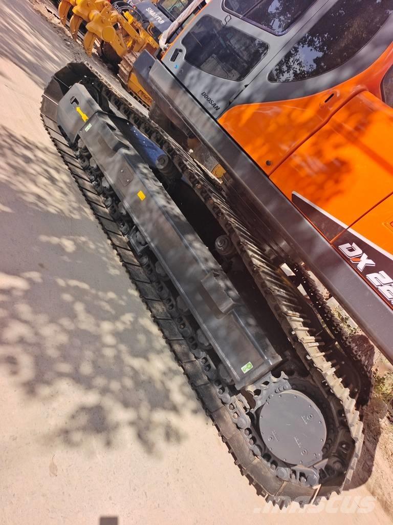Doosan DX 225LCA Gravemaskiner på larvebånd