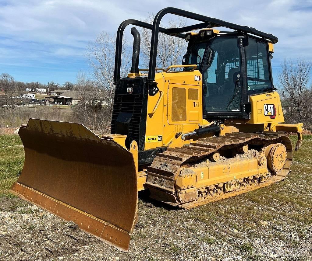 CAT D 4 Bulldozer på larvebånd