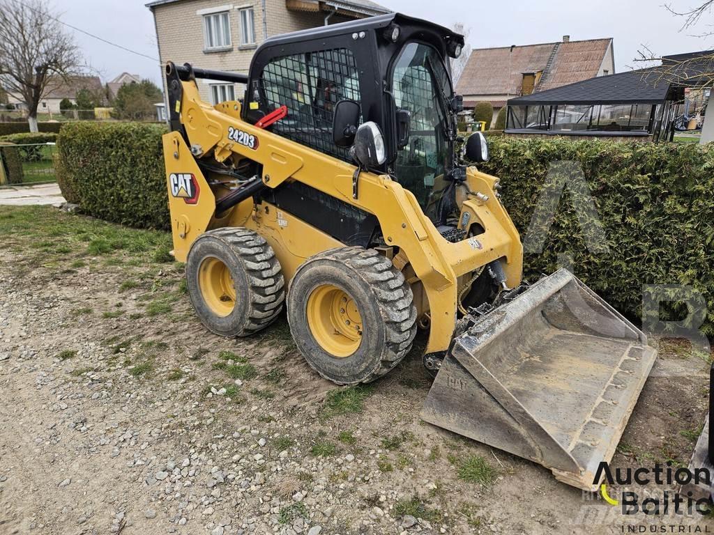 CAT 242 D 3 Minilæsser - skridstyret