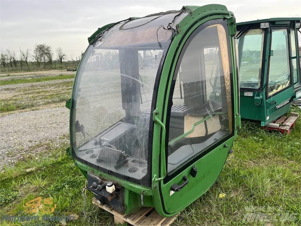 John Deere 1470E Kabiner og interiør