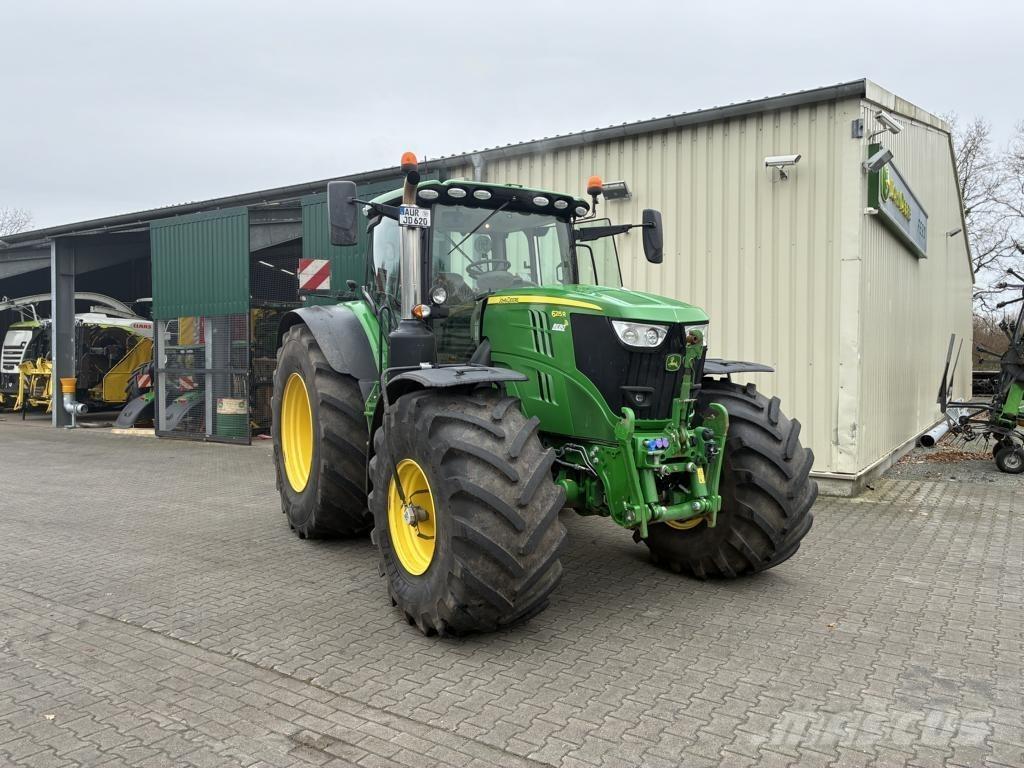 John Deere 6215 R Traktorer