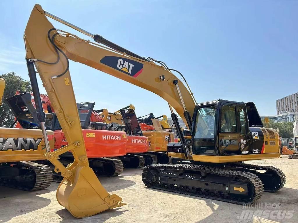 CAT 323 D Gravemaskiner på larvebånd