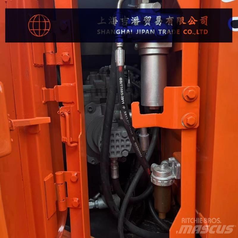 Hitachi ZX 135 Gravemaskiner på larvebånd