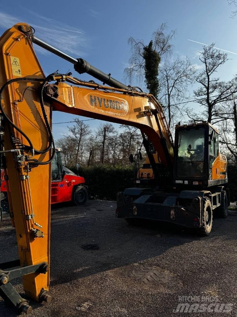 Hyundai HW 210 Gravemaskiner på hjul