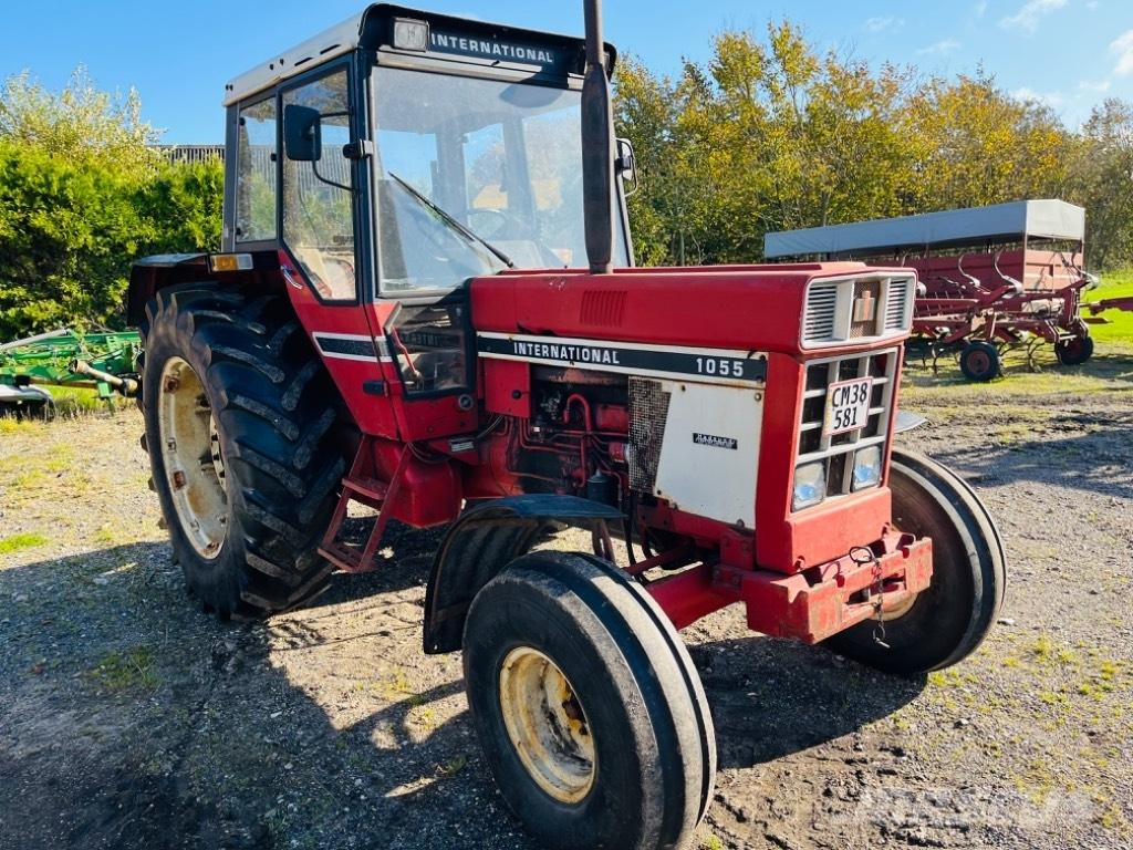 International 1055 Traktorer